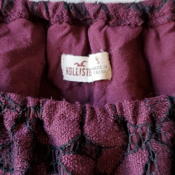 HOLLISTER BURGUNDY LACE OFF-SHOULDER PEASANT TOP SIZE SMALL FALL ROMANTIC - Picture 3 of 7